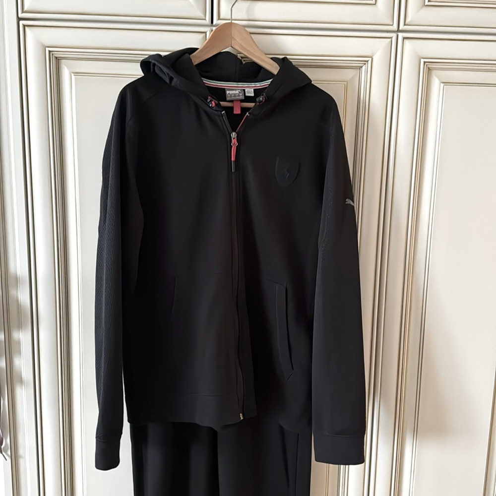 Puma - Ferrari sport suit 2 pieces, size L.